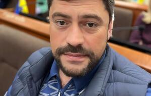 Трубіцин покинув територію України у травні. Сьогодні його інтереси в суді представляла "безплатна" адвокатка, яка заявила, що їй треба час для ознайомлення зі справою