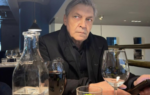 Пенсіонерки на дахах, які охороняють небо Москви, тепер замість дармоїдів і повій жахливими словами обзиватимуть ворожі безпілотники