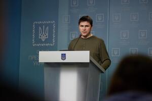 Подоляк: Россия должна быть признана страной-террористом