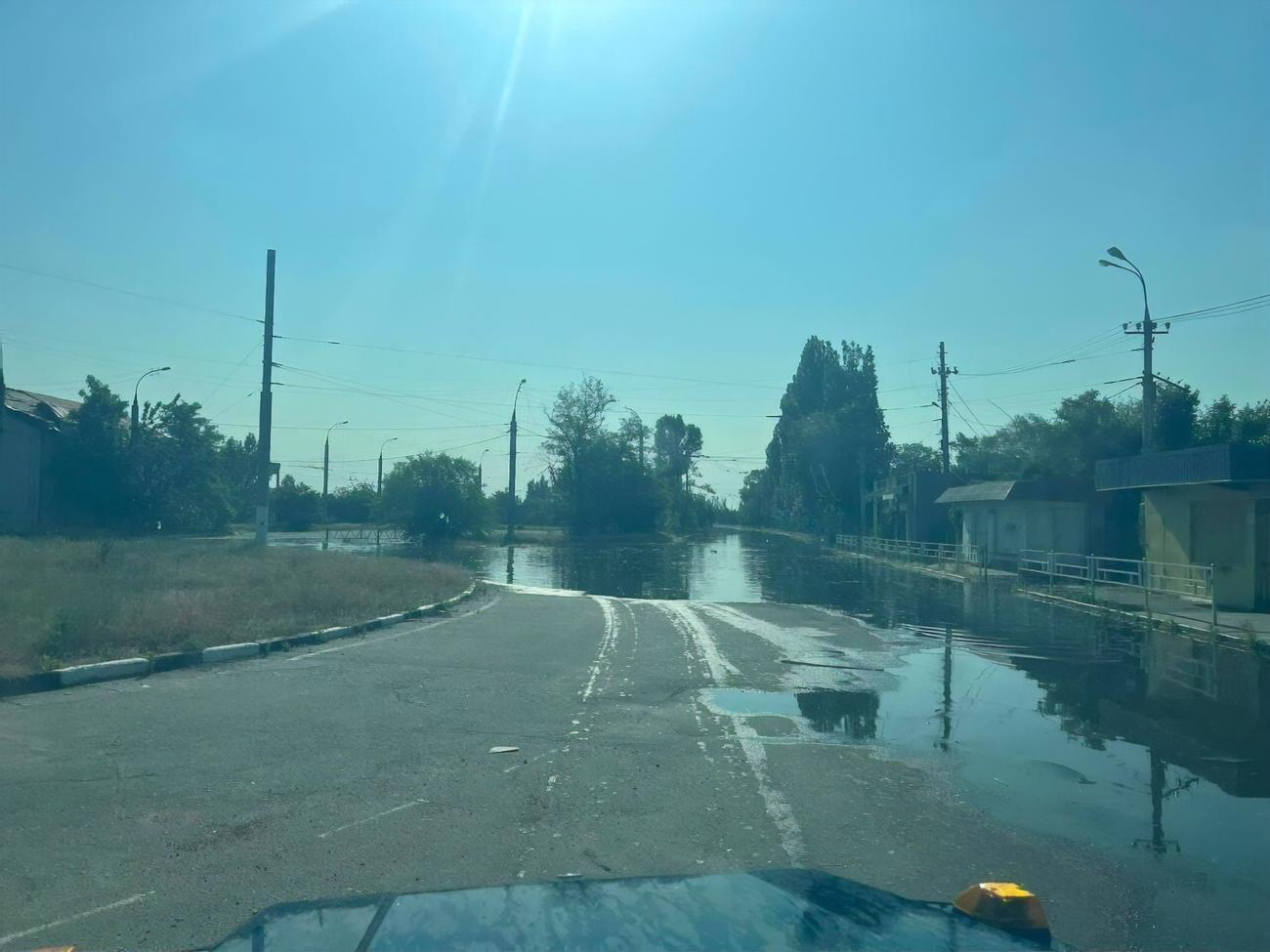 По данным Херсонской ОВА, к 12.00&ndash;13.00 6 июня вода из-за подрыва Каховской ГЭС достигнет критического уровня