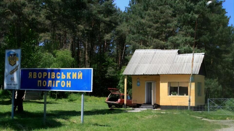 Как отмечает СБУ, двое украинских военных и врач шпионили на территории Яворовского военного полигона
