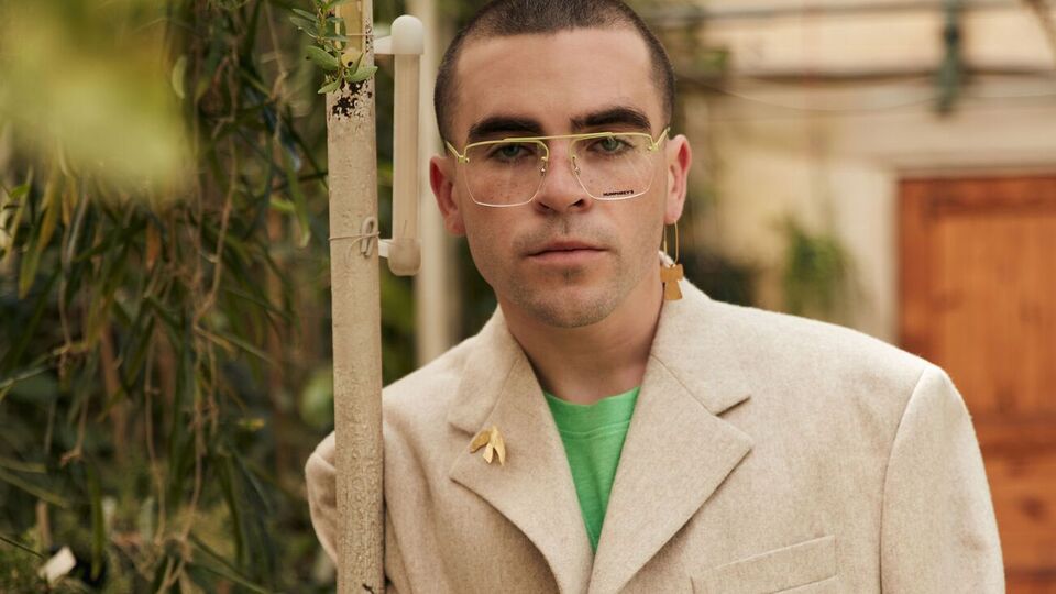 У травні стало відомо, що Wellboy виступатиме під новим сценічним псевдонімом Anton Velboi