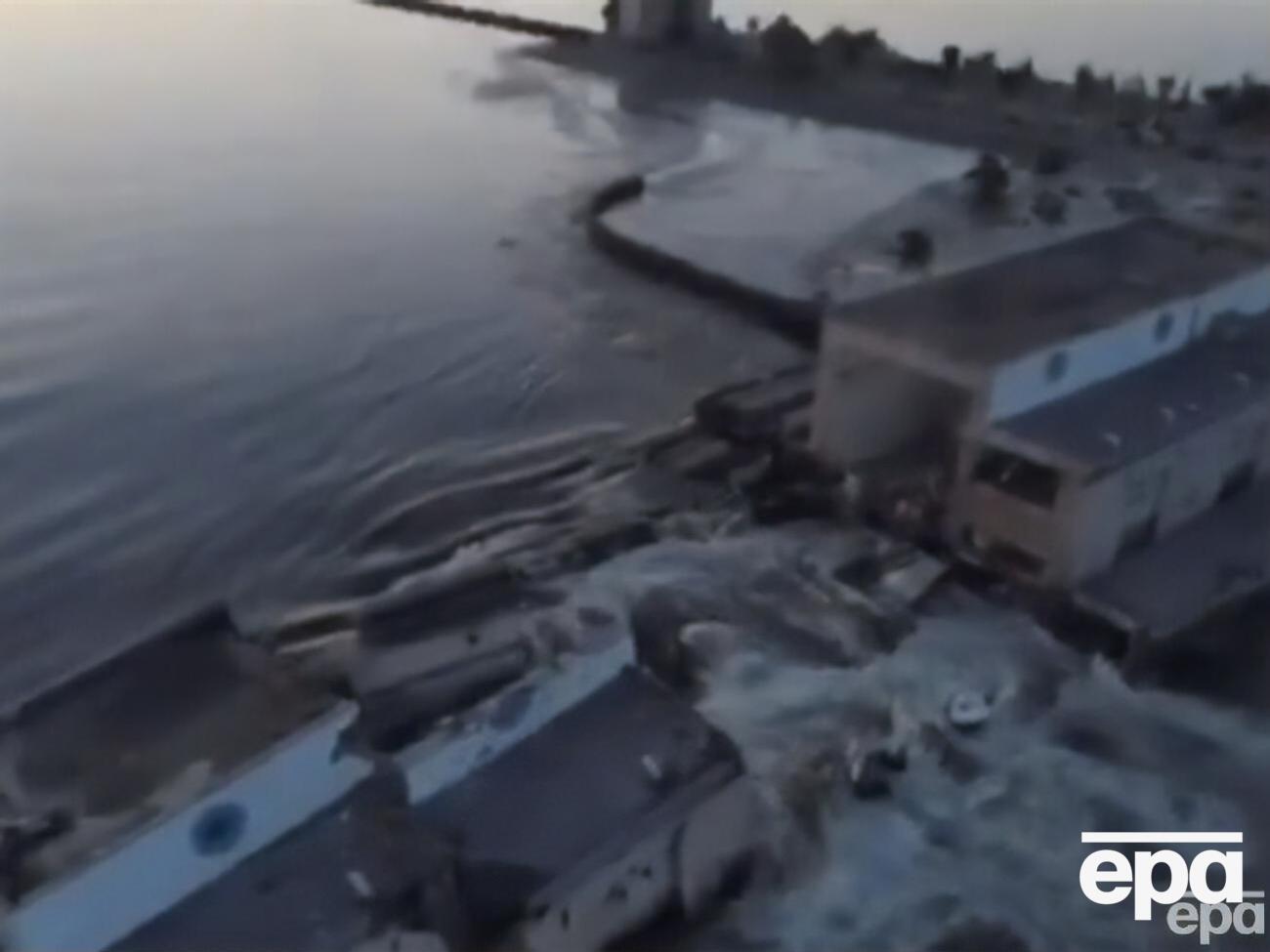 Окупанти вночі підірвали греблю Каховської ГЕС