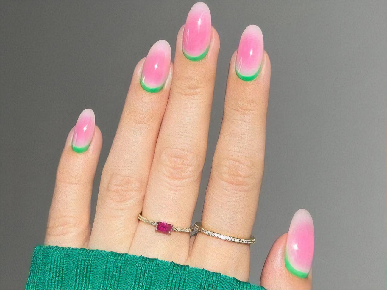 Этот дизайн маникюра прост в исполнении