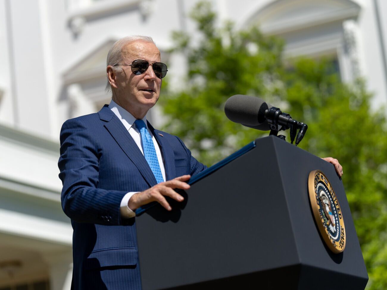 США помогут Украине после подрыва Каховской ГЭС, отметил Байден