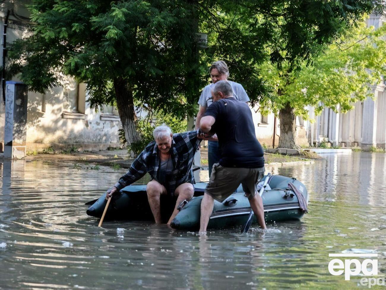 На юге Украины под воду уходят города и села после подрыва оккупантами Каховской ГЭС. Фоторепортаж