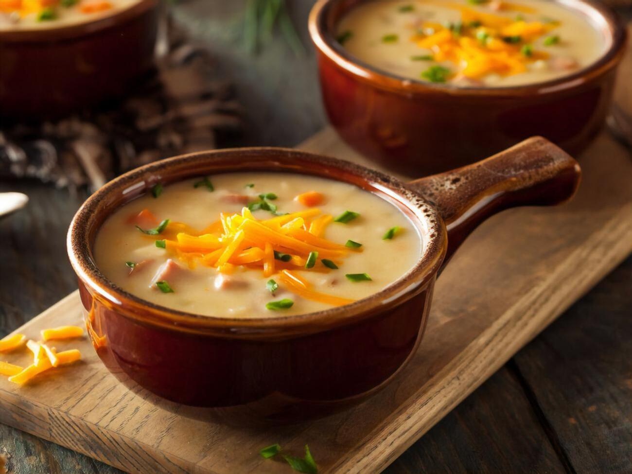 Перед подачей в суп нужно добавить зелень