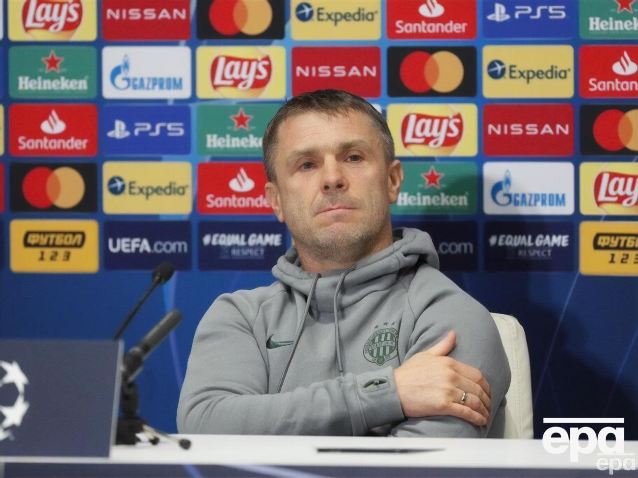 До назначения в украинскую сборную Ребров работал в ОАЭ