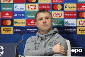 До назначения в украинскую сборную Ребров работал в ОАЭ