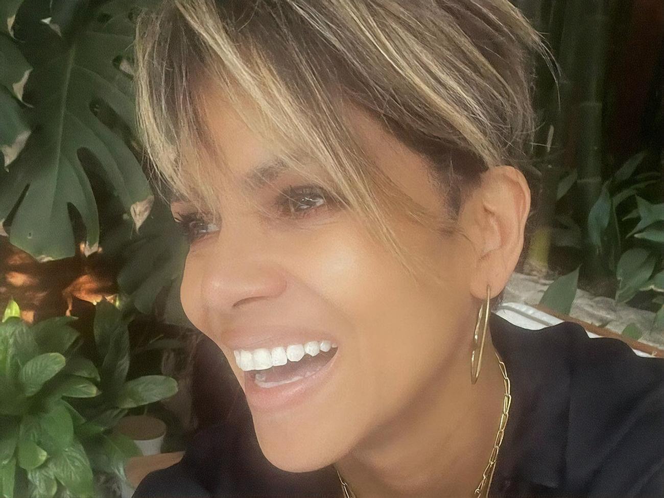 Холли Берри в августе исполнится 57 лет