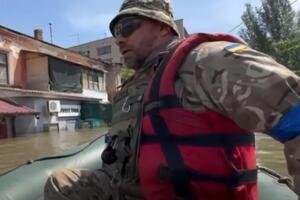 Бойцы Нацгвардии второй день помогают эвакуировать жителей затопленных районов