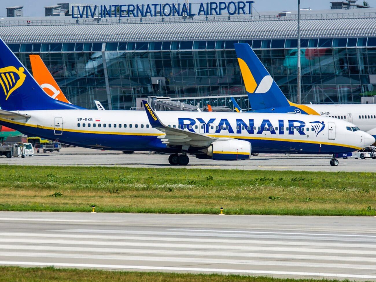 Украина не возобновит полеты гражданских самолетов, пока это не будет абсолютно безопасно, заявляли в конце апреля в компании "Украерорух"