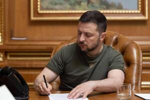 Зеленський розповів Макрону про екологічні та гуманітарні наслідки російського теракту