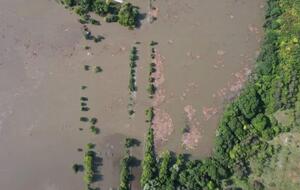 Подрыв дамбы в Новой Каховке уже нивелировал наполнение Днепра после весеннего паводка, сообщил Стрелец