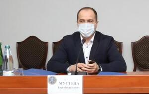 Мустеца сообщил журналистам, что не посещает указанное заведение