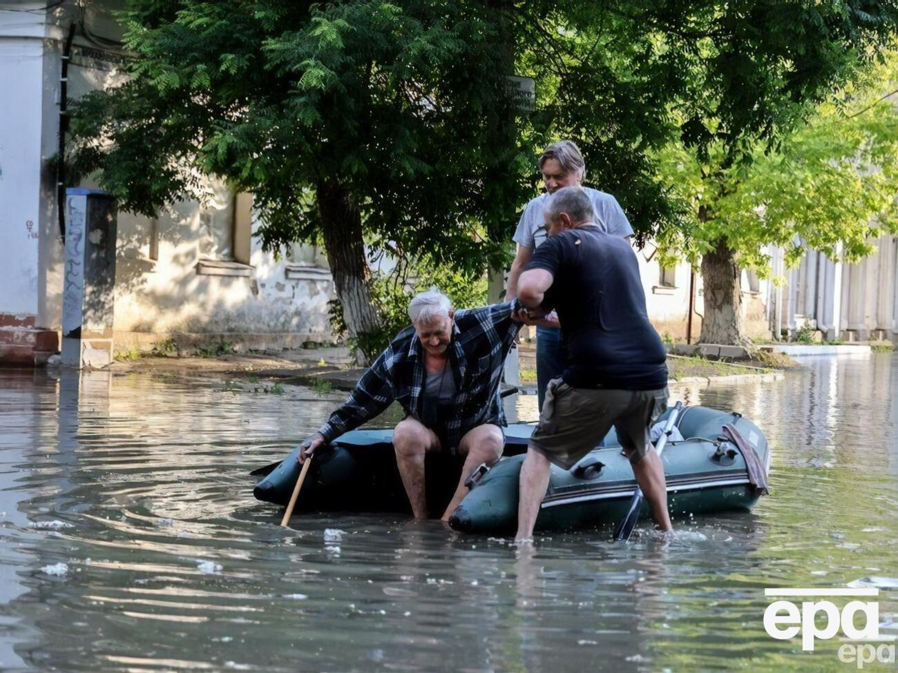 Вода может переносить мины в затопленные районы, откуда сейчас пытаются эвакуироваться люди