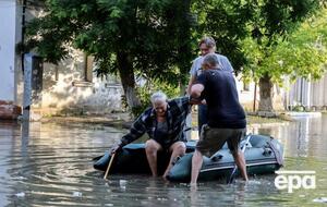 Вода может переносить мины в затопленные районы, откуда сейчас пытаются эвакуироваться люди