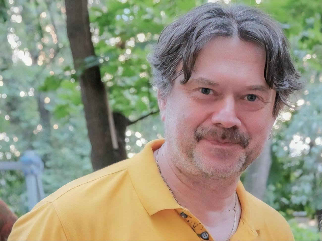 5 квітня Ступка на Range Rover в'їхав у припаркований Mitsubishi, усередині якого перебував 38-річний чоловік