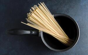 Каструля для спагеті має бути немаленькою