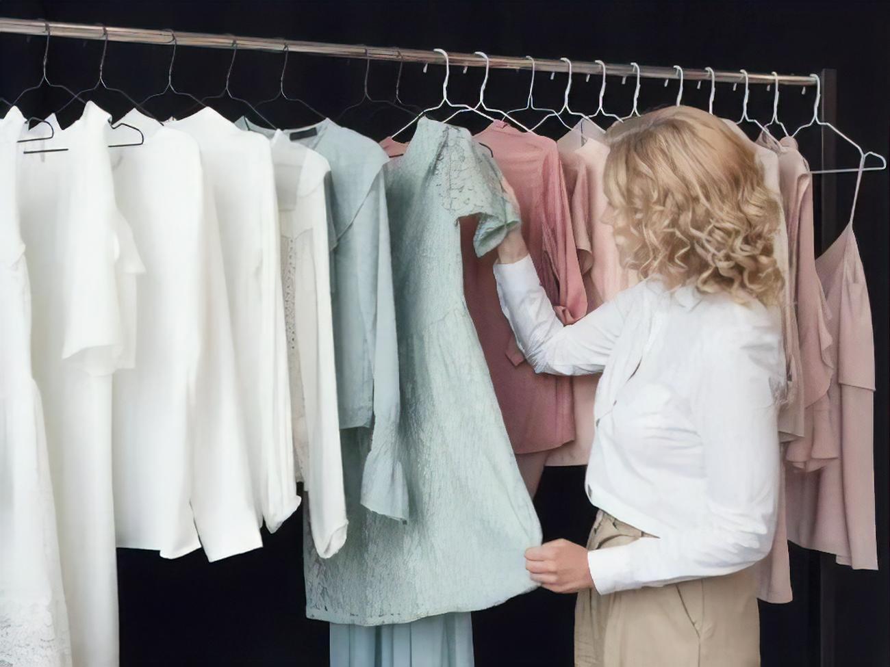 Туники визуально укорачивают ноги, сложно сочетаются с другой одеждой и придают образу повседневности