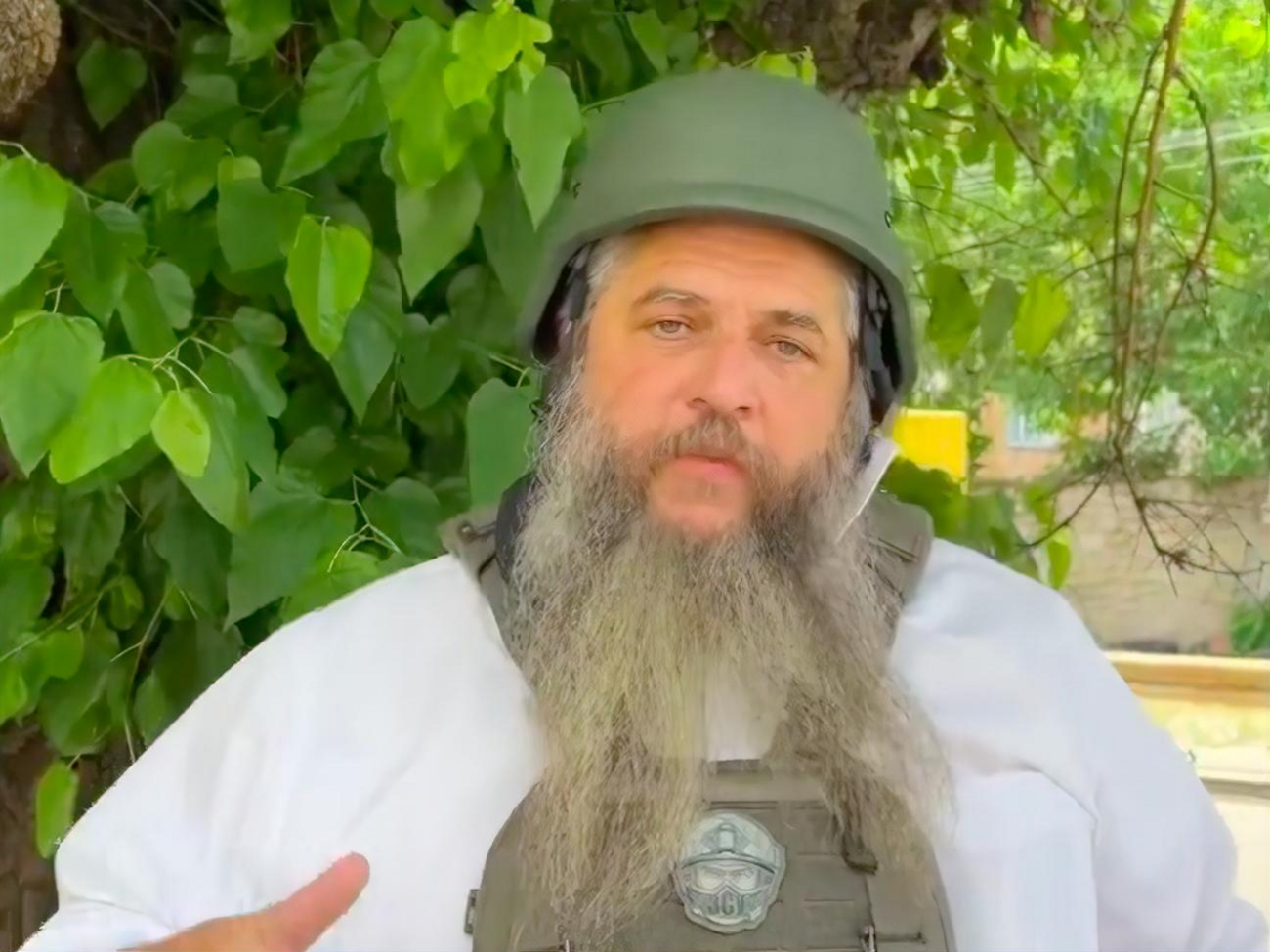 Асман написал, что чудом выжил