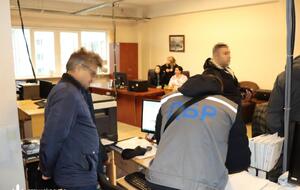 Сотрудники ГБР провели обыски и задержания по делу о сотрудничестве украинского концерна с РФ