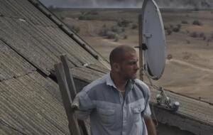 В фильме "Клондайк" рассказана история семьи, проживающей в селе Грабово Донецкой области