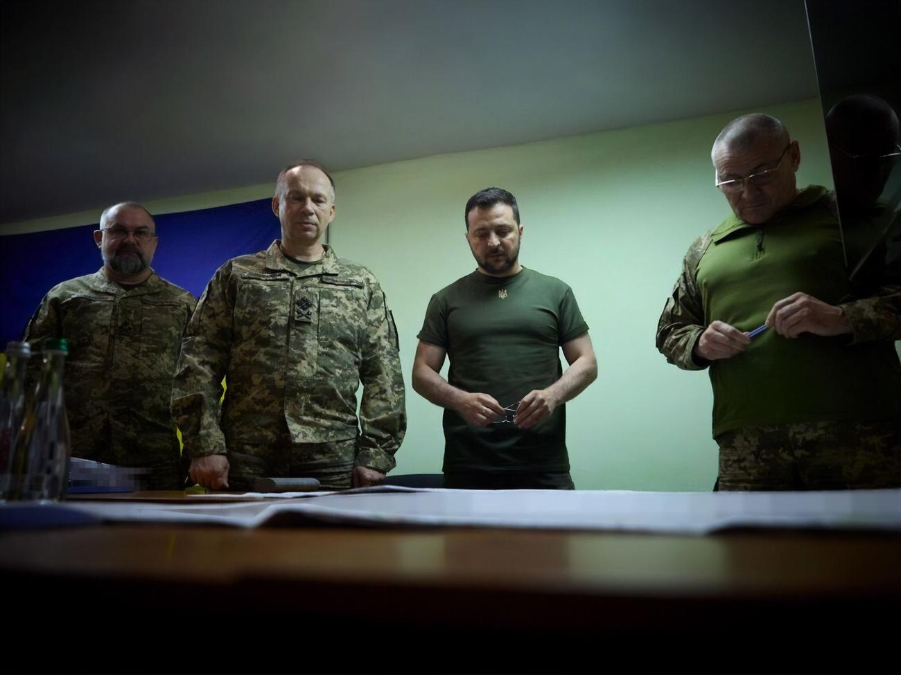Зеленський провів зустріч із представниками командування ЗСУ &ndash; Сирським, Тарнавським, Комаренком
