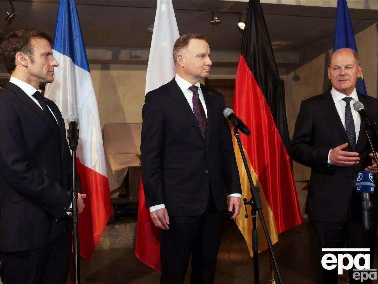 Макрон, Дуда и Шольц будут обсуждать тему Украины за ужином в Париже, отметило СМИ