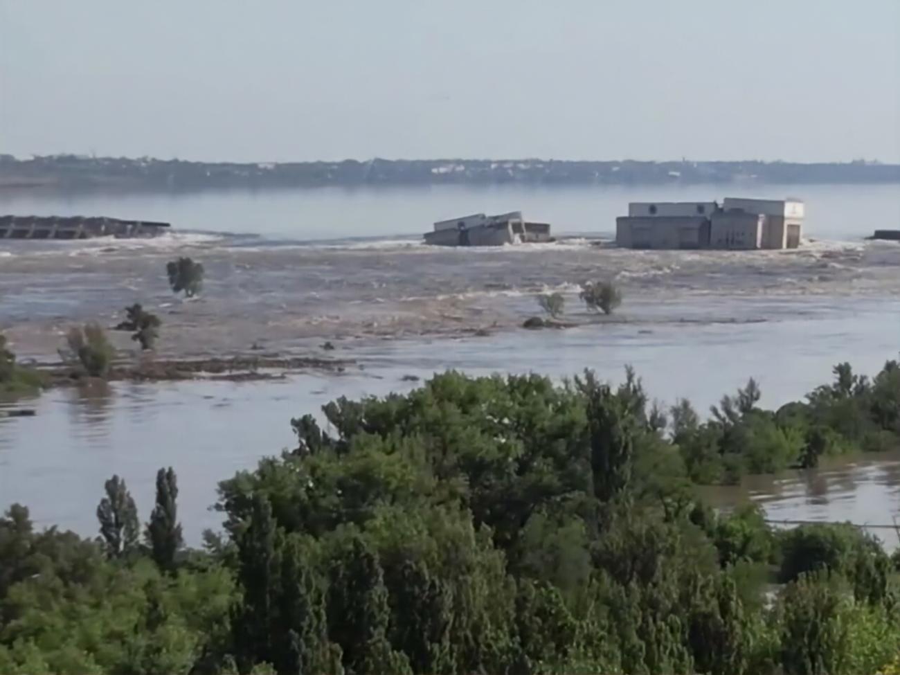 Оккупанты подорвали Каховскую ГЭС ночью 6 июня