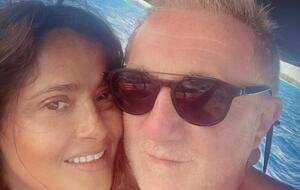 Хайек показала ролик с участием мужа по случаю Всемирного дня океана