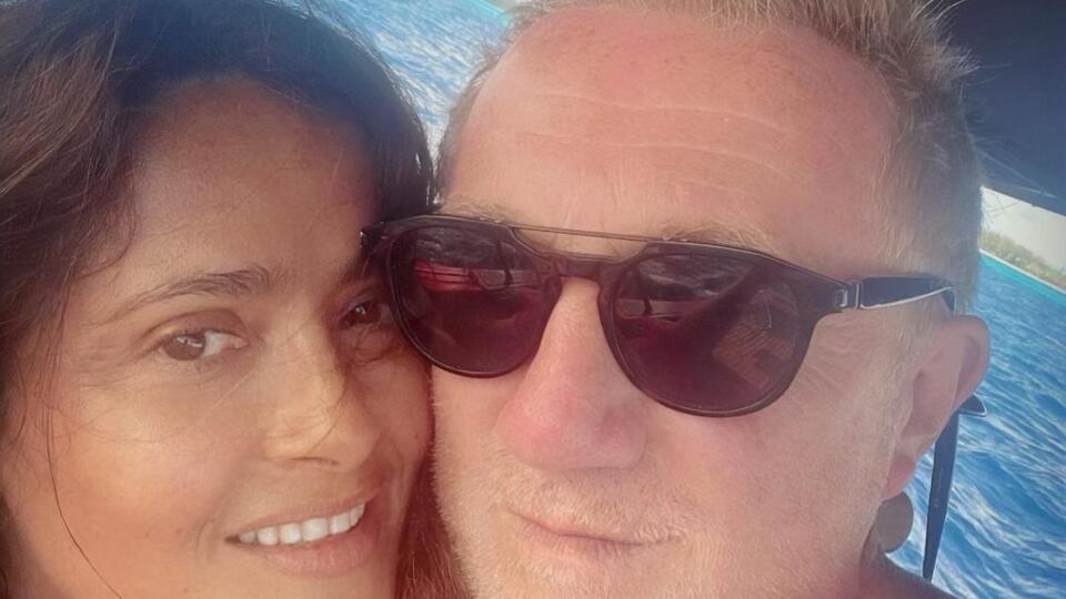 Хайек показала ролик с участием мужа по случаю Всемирного дня океана