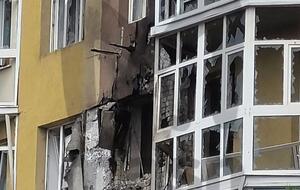 В доме повреждено 10 квартир, три человека пострадали, но госпитализация им не понадобилась