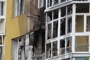 В доме повреждено 10 квартир, три человека пострадали, но госпитализация им не понадобилась