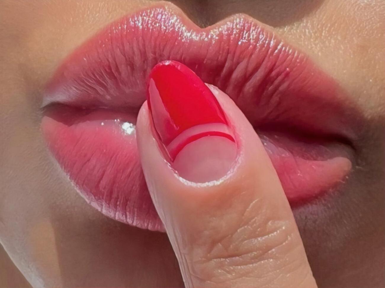 У місячному манікюрі основи нігтя не зафарбовують