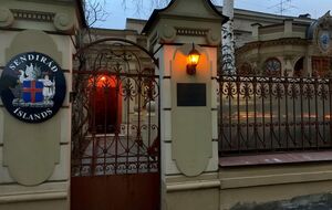 "Нынешняя ситуация просто не позволяет небольшой дипломатической службе Исландии иметь посольство в России", – сообщили в исландском МИД