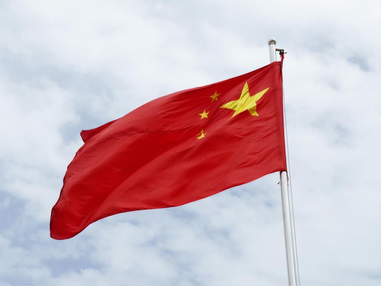 По данным СМИ, предполагаемая база позволит китайским спецслужбам перехватывать электронные сообщения на юго-востоке США