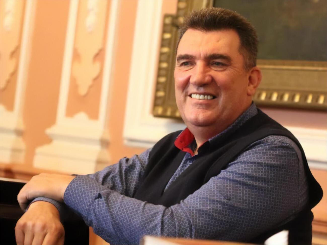 Народы Урала, Сибири, Кубани, Кавказа и национальные республики демократически и без внешнего влияния выйдут из состава РФ