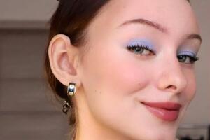 Мілованова поєднала блакитні тіні з нюдовою помадою