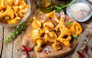 Лисички нужно хорошо промыть от песка