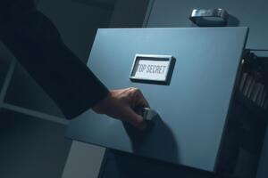 Польские правоохранители говорят, что подозреваемый вел наблюдение за военными объектами и морскими портами