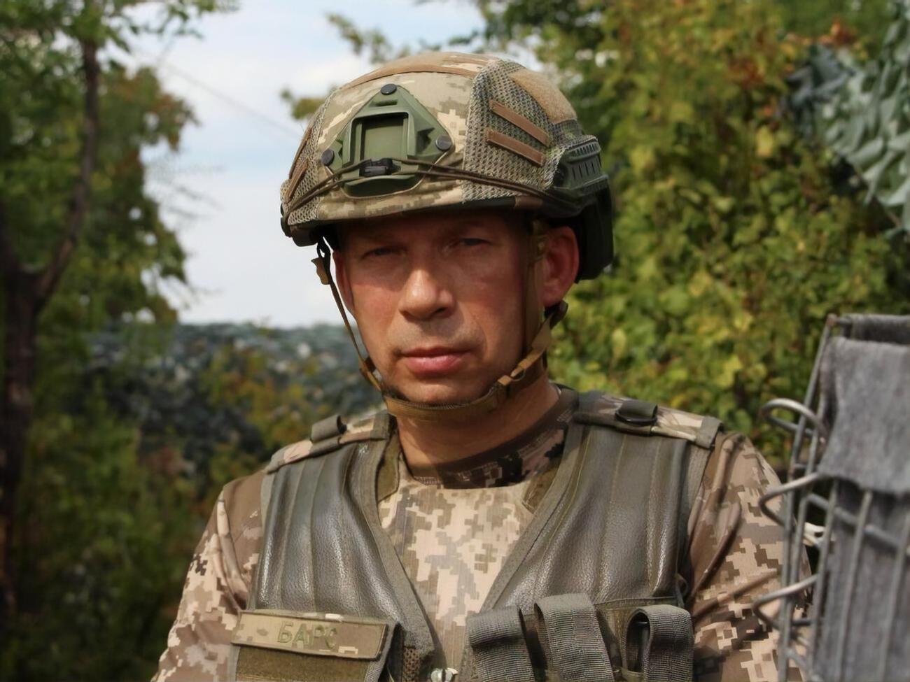 На бахмутському напрямку ворога вибивають із позицій, зазначив Сирський