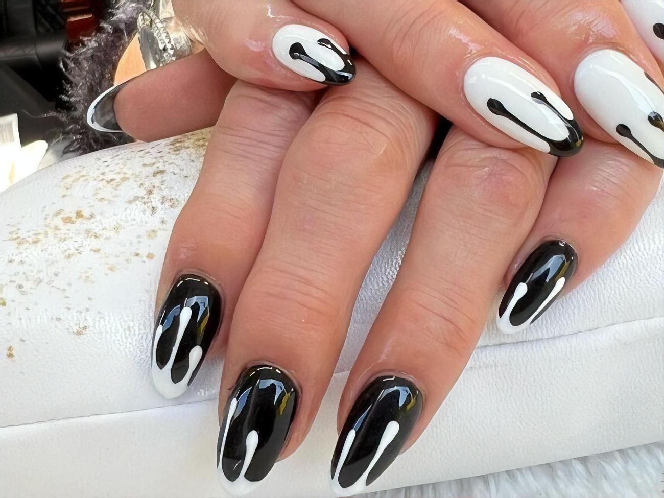 Черно-белый маникюр оказался в трендах этого года