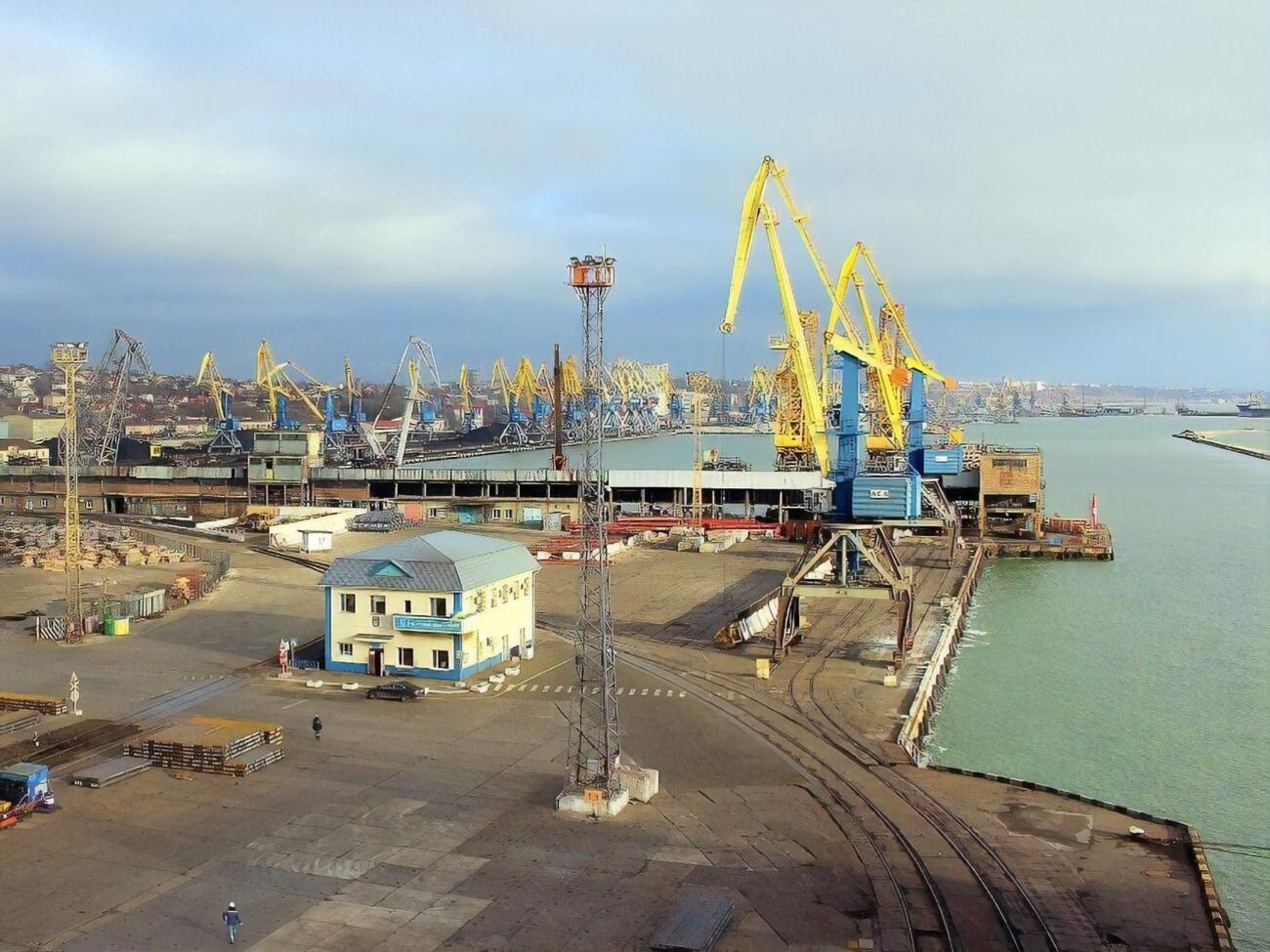 Оккупанты возобновили работу мариупольского порта