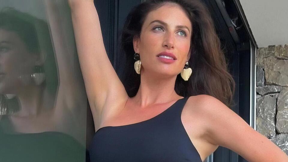 Зіневич важить 68 кг зі зростом 180 см