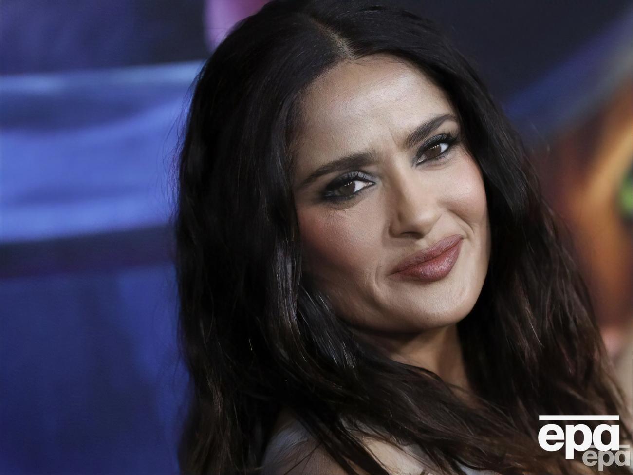 Хайек предпочитает длинный боб без челки