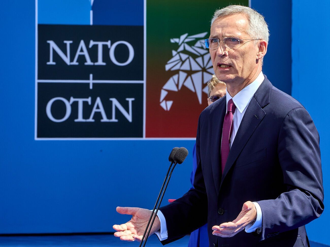 У НАТО уважно стежать за тим, що відбувається в Білорусі, зазначив Столтенберг