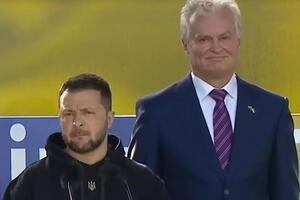 Зеленский вместе с Науседой выступили перед участниками митинга и концерта "Поднимем флаги за Украину в НАТО" в Вильнюсе