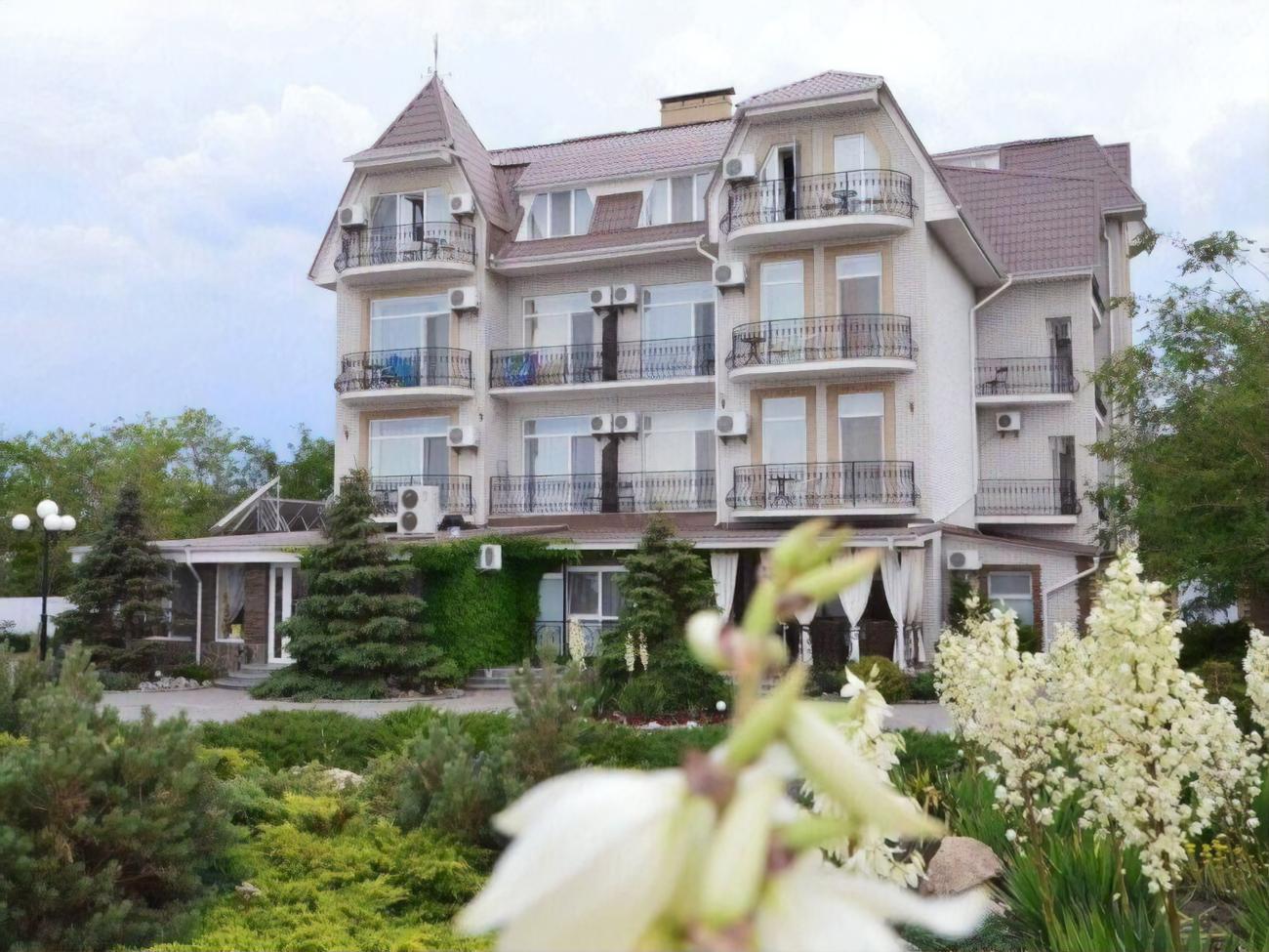 Готель "Дюна" біля Бердянська до влучання