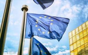 ЕС должен обеспечить долгосрочную финансовую поддержку Украины, говорится в проекте документа ЕС